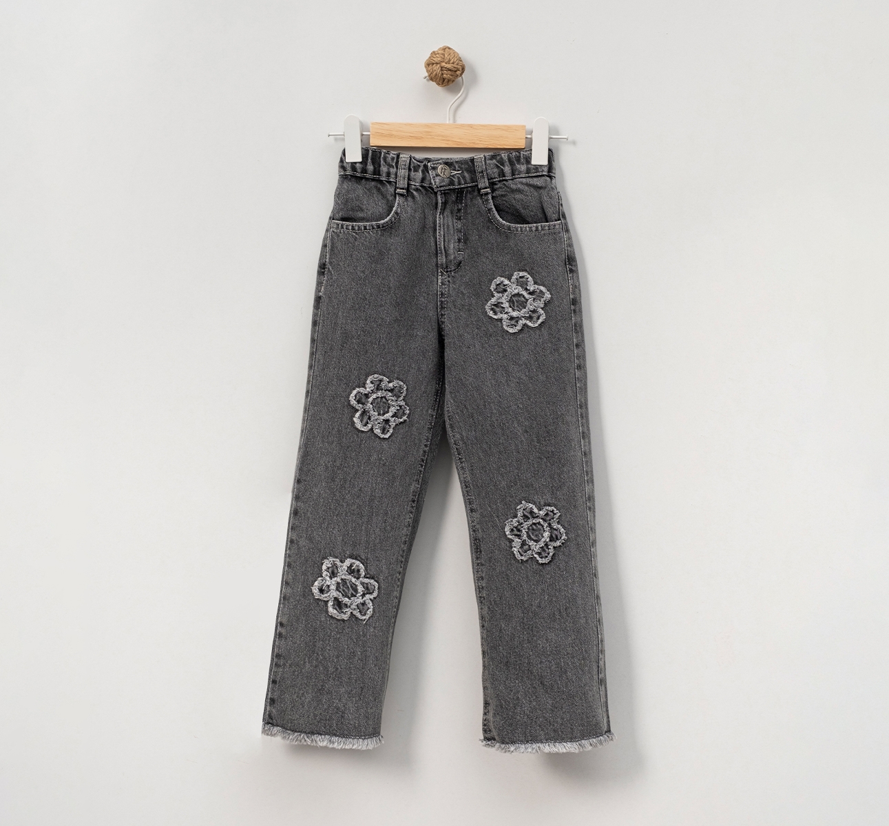 GIRL 5-8 AGE DAISY EMBROIDERED JEANS