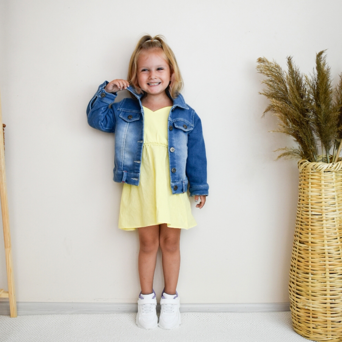 ДЕВОЧКА 3-6 ЛЕТ ДЖИНСОВАЯ КУРТКА С ПРИНТОМ КРОЛИКА