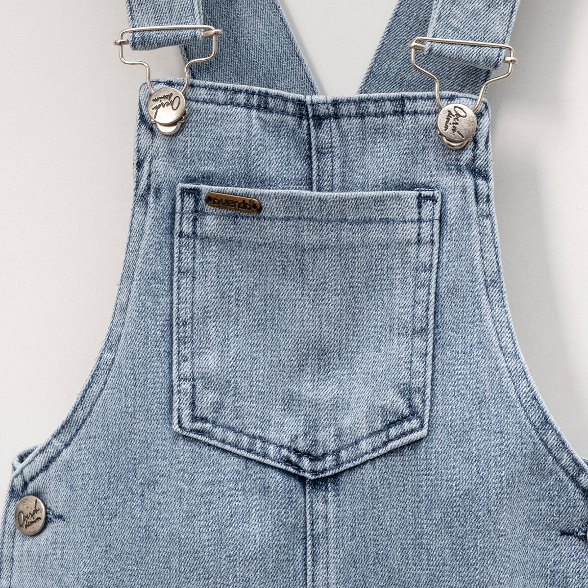 ДЕВОЧКА 5-8 ЛЕТ ДЖИНСОВЫЙ КОМБИНЕЗОН С ДЕТАЛИЙ ЗВEЗДЫ 