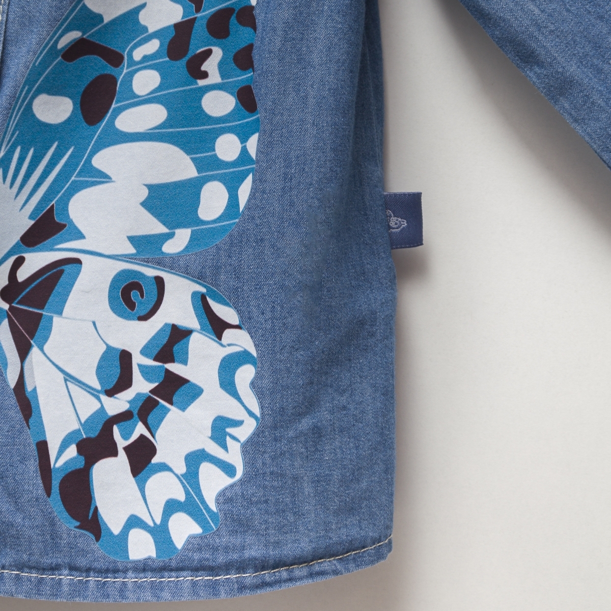 ДЕВОЧКА 5-7 ДЖИНСОВАЯ РУБАШКА С ПРИНТОМ